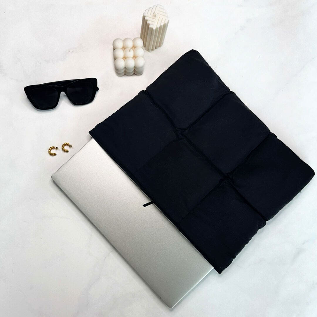 Frankie Puffy Laptop Sleeve - Liquorice