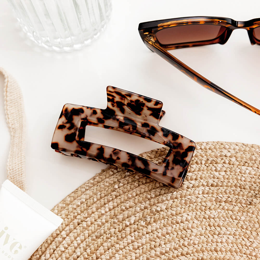 Vienna Claw Clip - Blonde Tortoiseshell - Styled